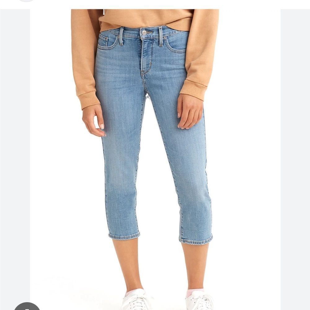 Levi’s Classic Capris‎